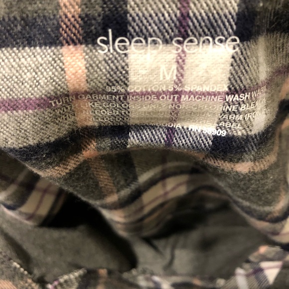 Long sleeve Grey Shirt (Plaid Neckline) - Picture 5 of 6